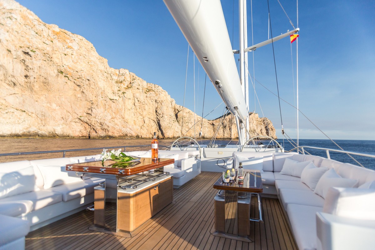 Yacht Q, Alloy Yachts Superyacht | CHARTERWORLD Luxury Superyacht Charters